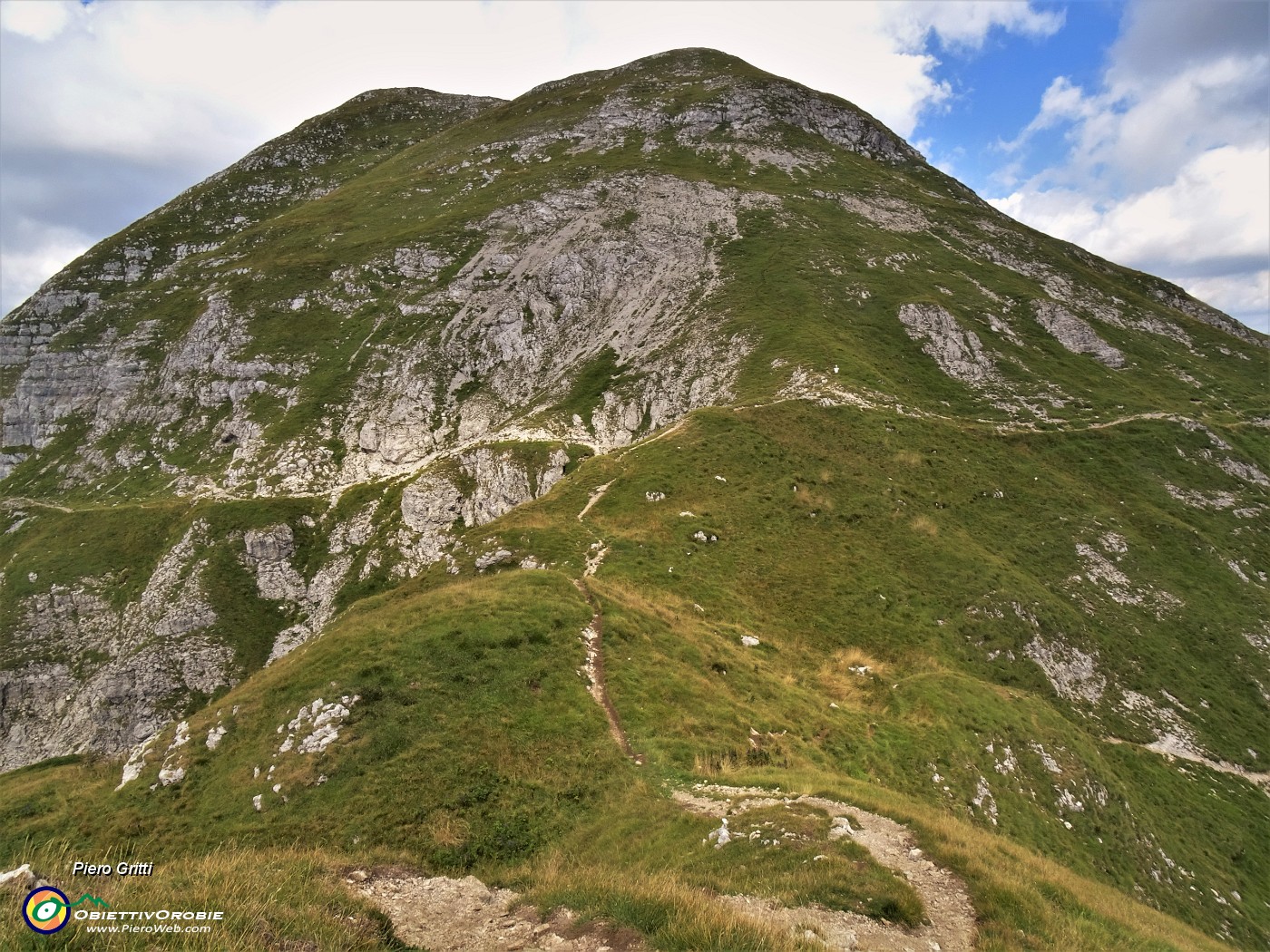 57 Da Cima di Grem rientro a Bocchetta di Grem.JPG